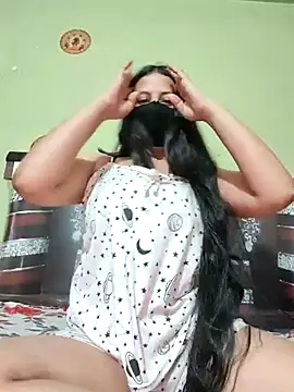 Snapshot of Priya_9945 chatting on May 28, 2:53 am Priya 9945 online show from May 28, 2:53 am