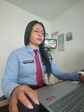 Snapshot of Queen_linda1 chatting on June 28, 12:22 pm Queen linda1 online show from June 28, 12:22 pm