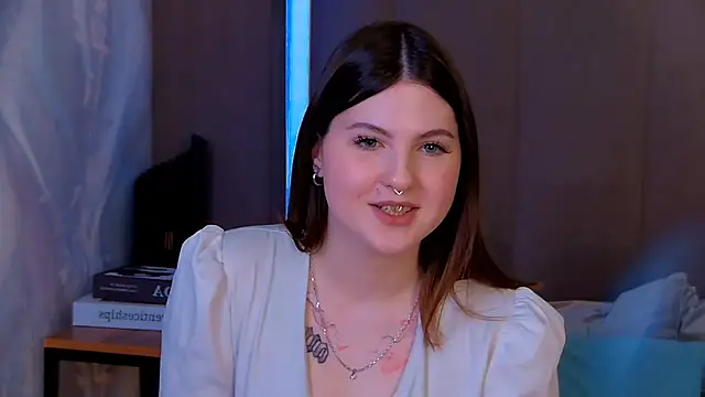 IvySimmons online show from April 22, 7:15 pm