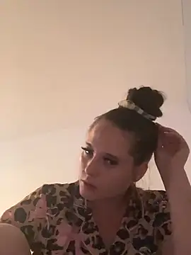 Poppylooloo online show from June 14, 1:46 pm