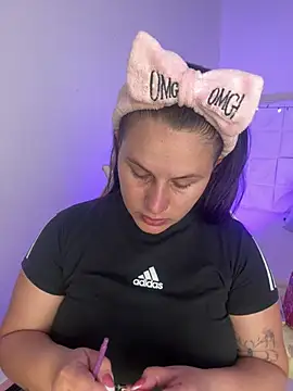 Snapshot of Ivonny_Goldie chatting on June 20, 11:07 pm Ivonny Goldie online show from June 20, 11:07 pm