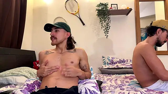 Snapshot of Aaron_wheel chatting on May 8, 2:39 am Aaron wheel online show from May 8, 2:39 am
