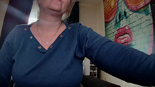 Divineblond online show from January 29, 9:55 am