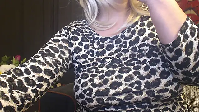Divineblond online show from February 3, 8:35 am