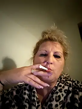 Divineblond online show from October 6, 7:33 pm