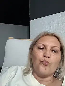 Divineblond online show from April 24, 6:21 pm