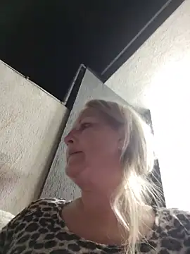 Divineblond online show from May 7, 7:19 pm