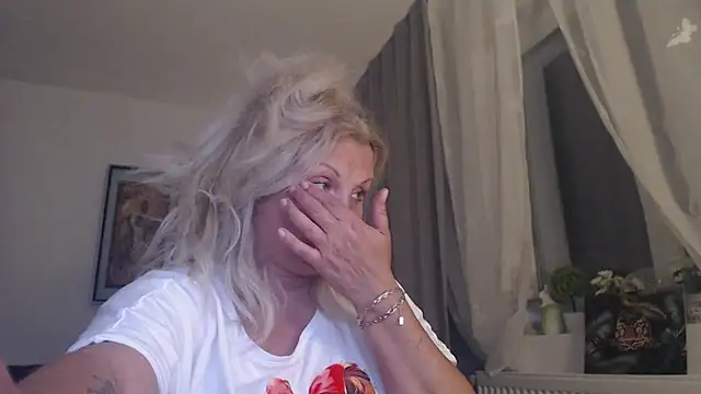 Divineblond online show from May 8, 11:43 pm