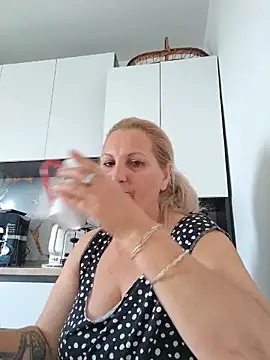 Divineblond online show from May 11, 3:18 pm
