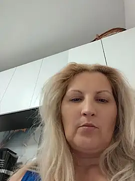 Divineblond online show from May 13, 11:00 pm