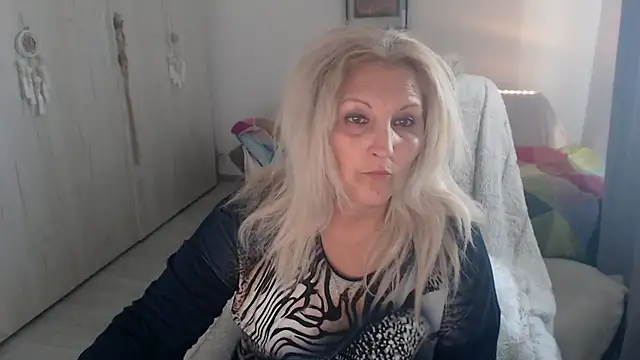 Divineblond online show from May 14, 3:08 pm