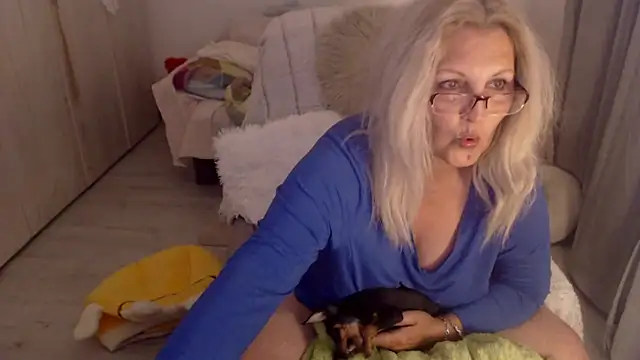 Divineblond online show from May 16, 2:19 am