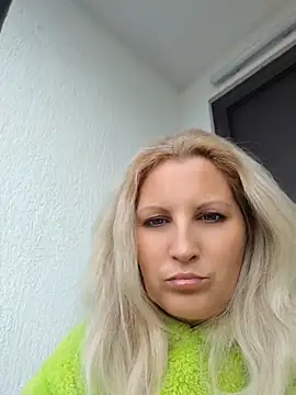 Divineblond online show from May 17, 3:30 pm