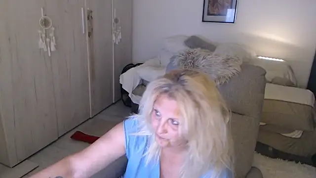 Divineblond online show from June 15, 9:06 pm