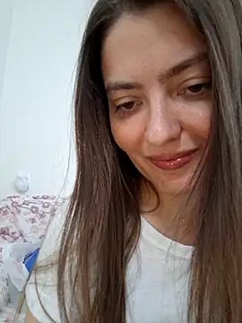 Snapshot of Alba2331 chatting on May 5, 9:50 am Alba2331 online show from May 5, 9:50 am