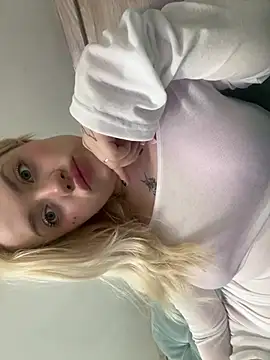 CassieCuteees online show from May 6, 6:24 pm