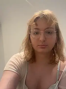 Snapshot of LilyFoot chatting on April 25, 4:15 pm LilyFoot online show from April 25, 4:15 pm