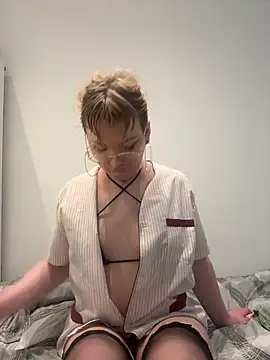 Snapshot of LilyFoot chatting on April 27, 4:38 pm LilyFoot online show from April 27, 4:38 pm