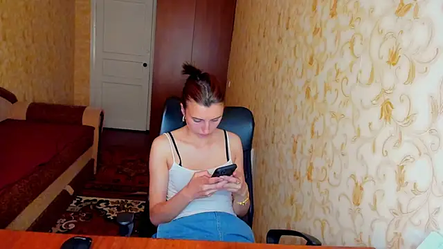 Snapshot of MilaShka29 chatting on June 19, 10:19 am MilaShka29 online show from June 19, 10:19 am