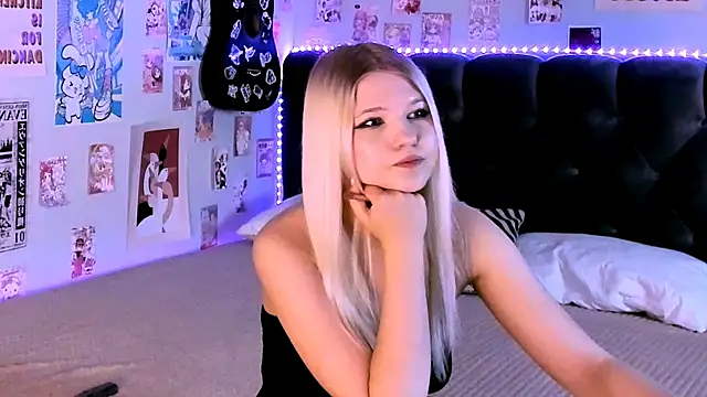 LunariaFox online show from May 14, 2:57 pm