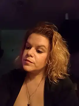 Maryquenn online show from May 21, 1:18 pm