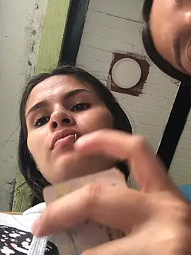 iris098765 online show from April 29, 2:43 pm