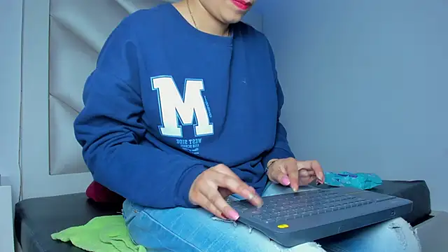 Snapshot of Valentina_js chatting on June 18, 8:35 pm Valentina js online show from June 18, 8:35 pm