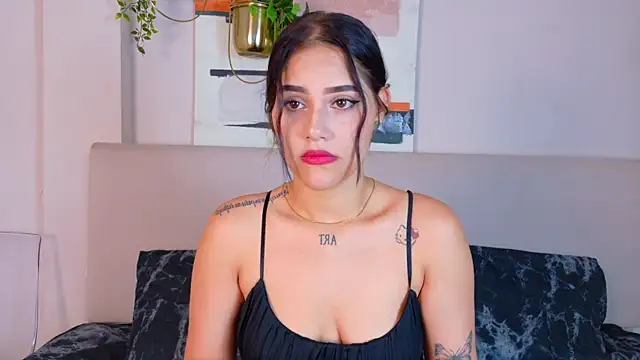 Snapshot of CuteWofy_ chatting on May 6, 7:08 pm CuteWofy online show from May 6, 7:08 pm