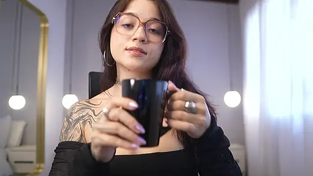 Charlotte Rossee online show from May 12, 2:03 pm