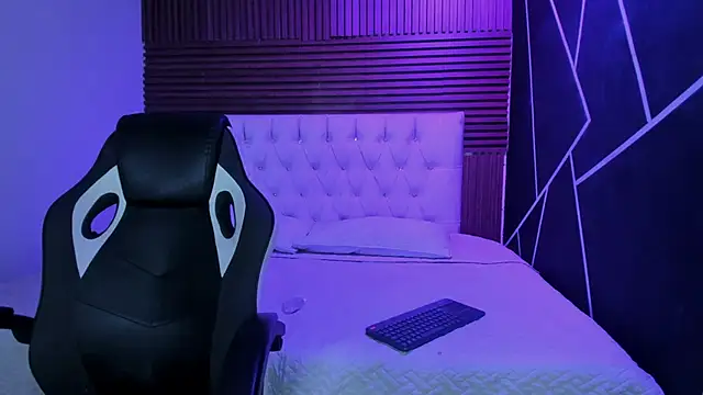 EmilyMora1  online show from May 26, 5:36 am
