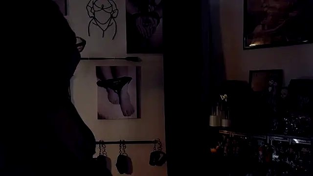 chelledark online show from June 12, 4:39 pm
