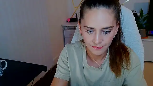 khalessi13 online show from June 27, 10:26 pm