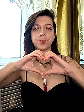 HeyyLuna online show from May 5, 6:10 am
