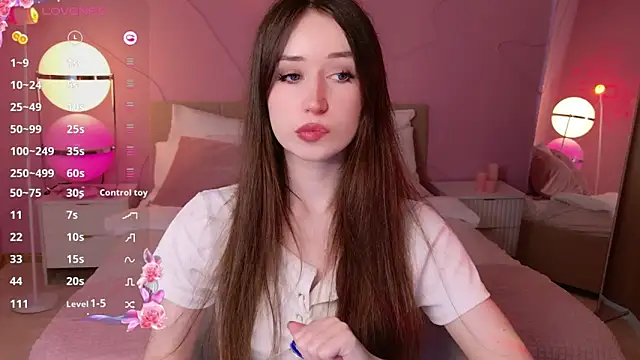 AliceLidelle online show from June 17, 1:45 pm