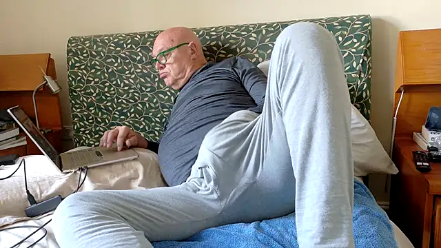 KinkCentral online show from April 24, 6:16 am