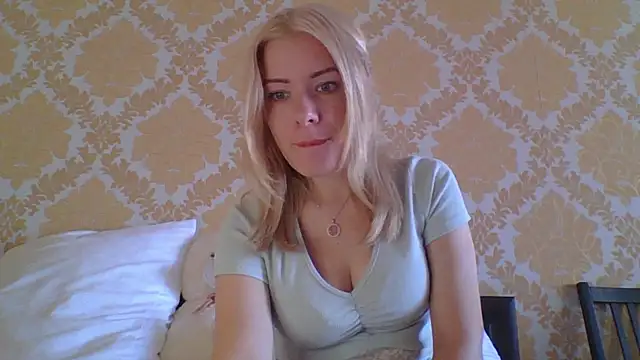Snapshot of Softy_Aura_ chatting on July 28, 9:48 am Softy Aura online show from July 28, 9:48 am