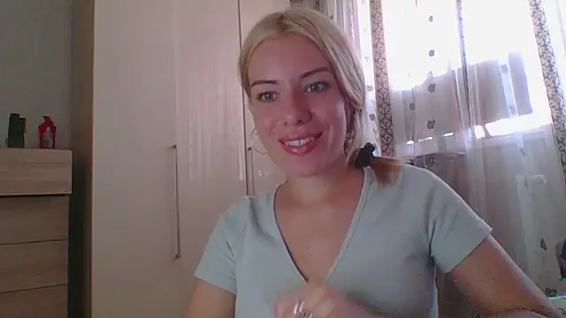 Snapshot of Softy_Aura_ chatting on August 4, 2:19 pm Softy Aura online show from August 4, 2:19 pm