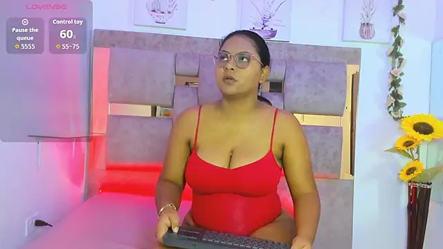 Playful Violet online show from May 28, 1:30 pm