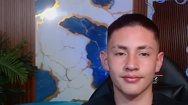Snapshot of Andres_Tay chatting on May 8, 2:28 am Andres Tay online show from May 8, 2:28 am