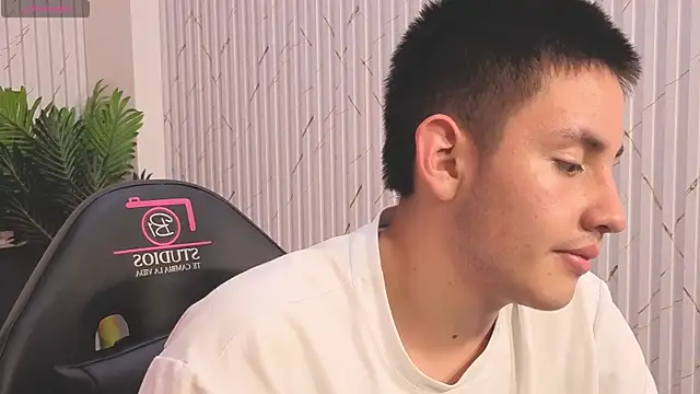 Snapshot of Andres_Tay chatting on May 28, 9:06 am Andres Tay online show from May 28, 9:06 am