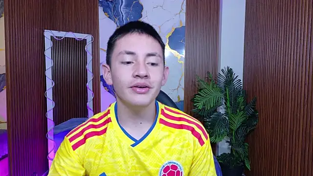 Snapshot of Andres_Tay chatting on June 1, 1:51 am Andres Tay online show from June 1, 1:51 am