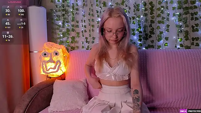  CloudNine  online show from April 26, 2:09 am