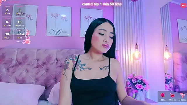 Snapshot of Ariana_west_ chatting on June 3, 1:03 pm Ariana west online show from June 3, 1:03 pm