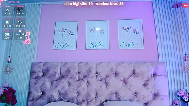 Snapshot of Ariana_west_ chatting on June 23, 12:58 pm Ariana west online show from June 23, 12:58 pm
