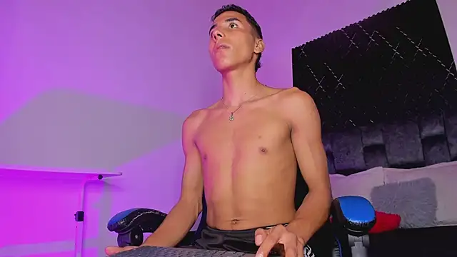 Snapshot of ThiagoSexy005 chatting on July 13, 12:46 am ThiagoSexy005 online show from July 13, 12:46 am
