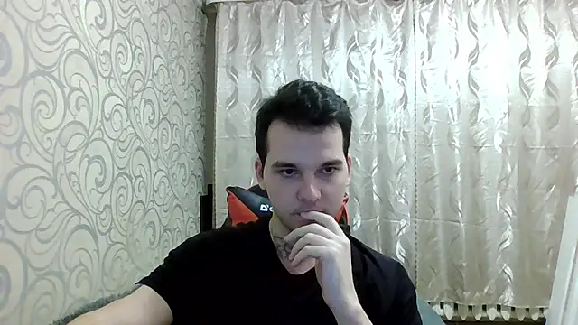 gwinbladee online show from April 25, 7:55 pm