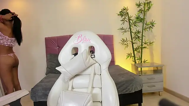 Snapshot of Hinaa_XXX chatting on June 10, 7:24 pm Hinaa XXX online show from June 10, 7:24 pm