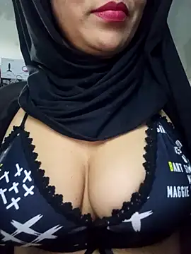 nadia  abaud online show from January 6, 1:42 am