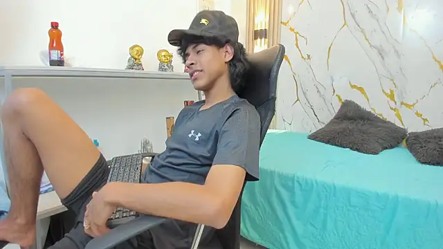 Zayn Fox32 online show from April 27, 7:23 pm