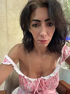 Snapshot of Yasmiinee chatting on June 24, 7:24 pm Yasmiinee online show from June 24, 7:24 pm